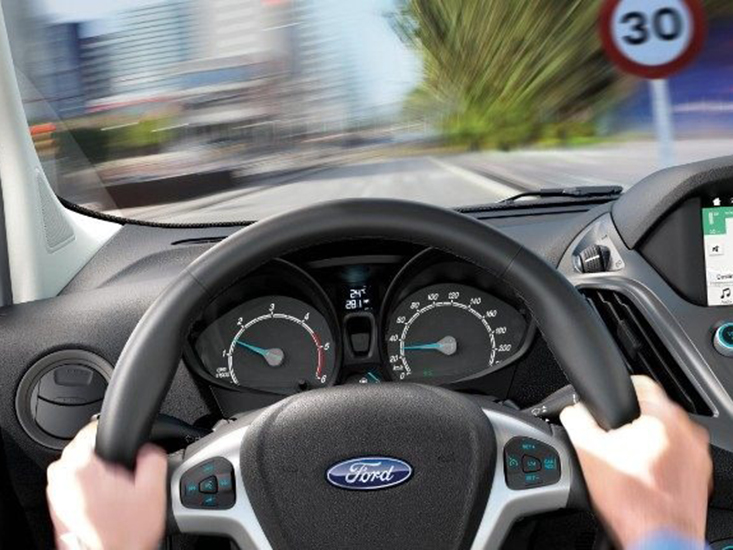 Ford Tourneo Courier esperienza alla guida